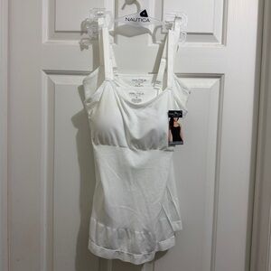 2 NAUTICA INTIMATES SEAMLESS SHAPING CAMIS M Padded Cups Adjustable straps White